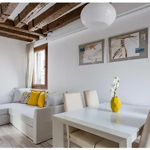 Apartment Biennale Family In